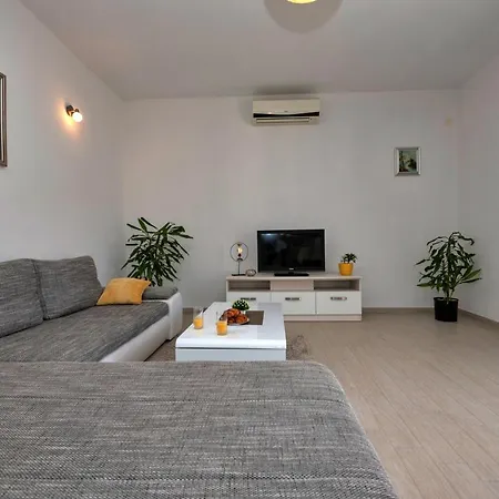 Διαμέρισμα With Big And Free Private Parking *