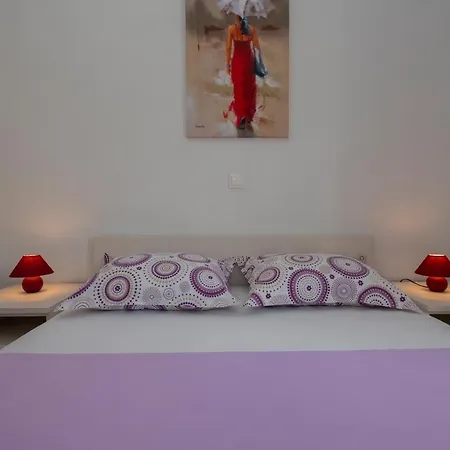 Daire With Big And Free Private Parking Makarska