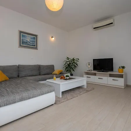 With Big And Free Private Parking Makarska