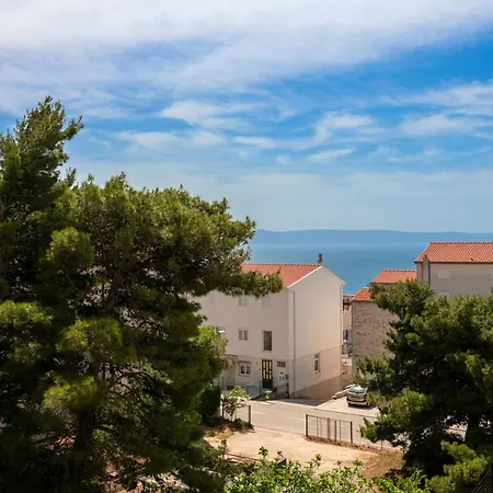 Lägenhet With Big And Free Private Parking