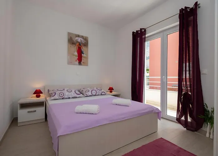 With Big And Free Private Parking * Makarska