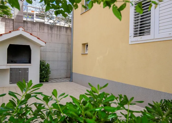 With Big And Free Private Parking Makarska