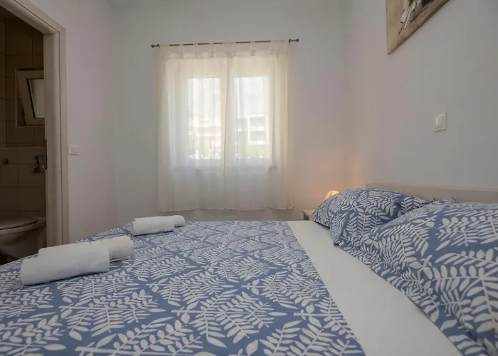 With Big And Free Private Parking Apartment *