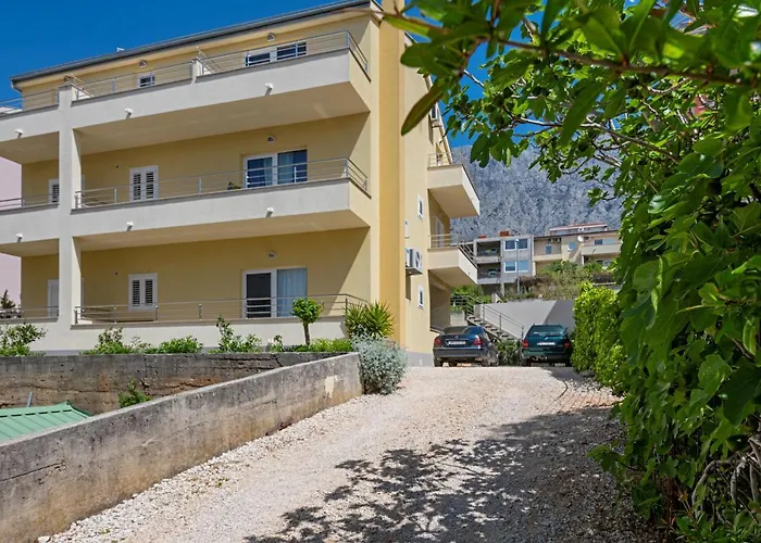 With Big And Free Private Parking Daire