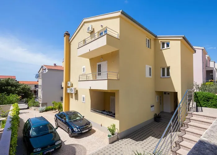 Daire With Big And Free Private Parking Makarska