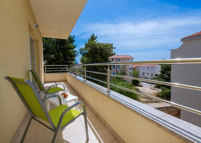 With Big And Free Private Parking Apartment *