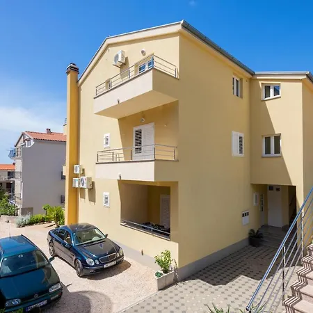 Apartmán With Big And Free Private Parking Makarská