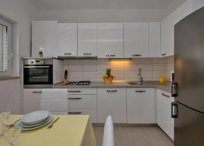 Apartament With Big And Free Private Parking *