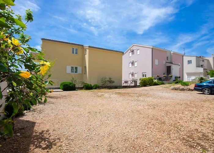 With Big And Free Private Parking Apartament